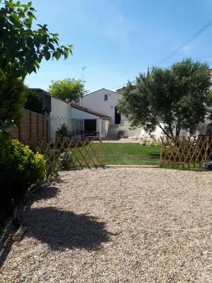Jardin de l'établissement Le gîte Les clématites