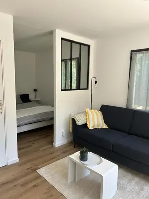 Un ou plusieurs lits dans un hébergement de l'établissement Studio calme avec terrasse proche centre-ville