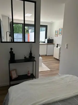 Cuisine ou kitchenette dans l'établissement Studio calme avec terrasse proche centre-ville