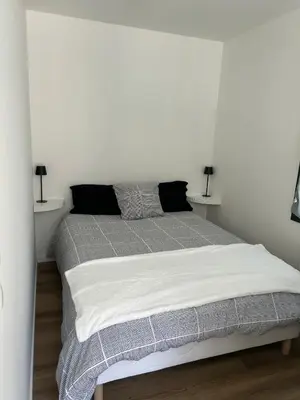 Un ou plusieurs lits dans un hébergement de l'établissement Studio calme avec terrasse proche centre-ville