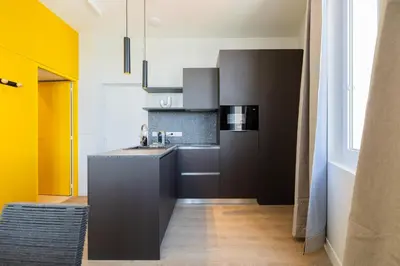 Cuisine ou kitchenette dans l'établissement Appartement chic vue imprenable sur le vieux port