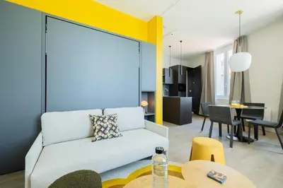 Coin salon dans l'établissement Appartement chic vue imprenable sur le vieux port