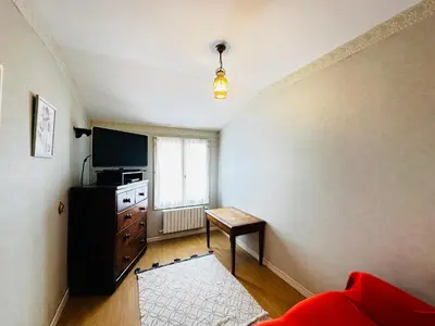 Télévision ou salle de divertissement dans l'établissement Maison de Vacances au Cœur de Fouras, 5 Pers, Jardin, Proche Plage - FR-1-709-100