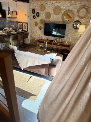 Télévision ou salle de divertissement dans l'établissement Maison des Passeroses