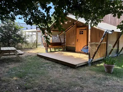Jardin de l'établissement Tente safari