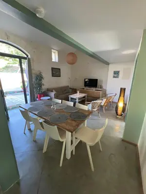 Télévision ou salle de divertissement dans l'établissement Les gîtes du pied mulet