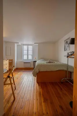 Un ou plusieurs lits dans un hébergement de l'établissement Studio Les Cordeliers centre ville pres du marche