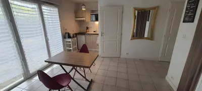 Cuisine ou kitchenette dans l'établissement Studio résidence tranquillité-local vélos