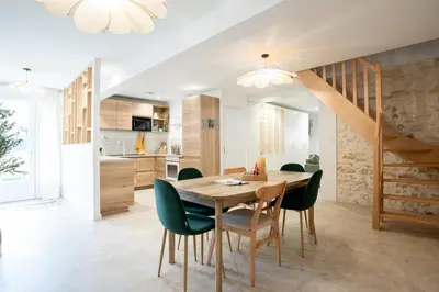 Cuisine ou kitchenette dans l'établissement Serenity Appart', Les Clés de l'Espoir, proche Poitiers