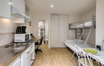 Cuisine ou kitchenette dans l'établissement Appartement Proche Plage