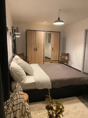 Un ou plusieurs lits dans un hébergement de l'établissement chambre privée avec SDB