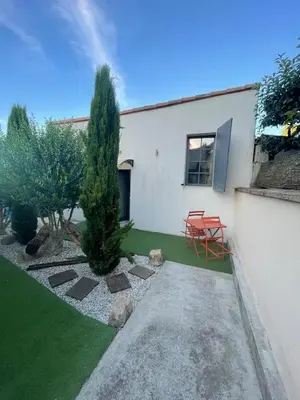Jardin de l'établissement Charmant logement indépendant avec patio