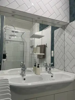 Salle de bains dans l'établissement Le Grand Charde