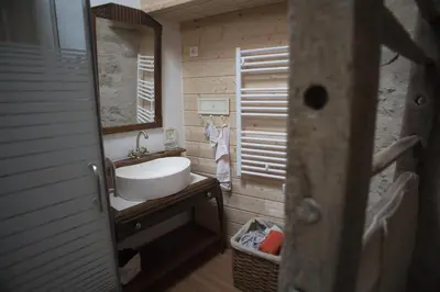 Salle de bains dans l'établissement Logis de Riparfonds