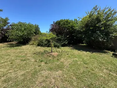 Jardin de l'établissement L'Amandiers en Fleurs - Située à deux minutes des plages