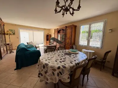 Un ou plusieurs lits dans un hébergement de l'établissement L'Amandiers en Fleurs - Située à deux minutes des plages