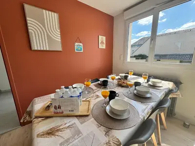 Options de petit-déjeuner proposées aux clients de l'établissement Maison Malabry en hyper centre avec jardin 6 pers