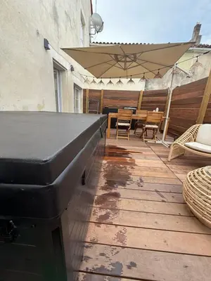 Balcon ou terrasse dans l'établissement Cocon avec jacuzzi