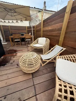 Terrasse ou espace extérieur de l'établissement Cocon avec jacuzzi