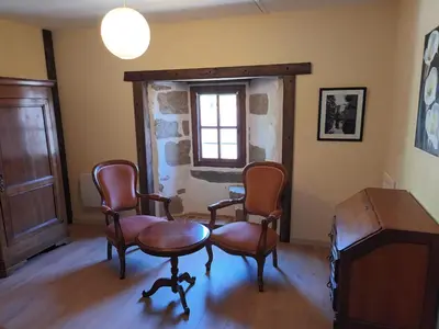 Coin salon dans l'établissement Gite medieval St Jacques