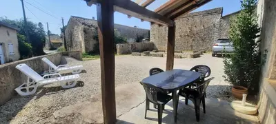 Terrasse ou espace extérieur de l'établissement Maison confortable 4 personnes - 2 chambres - Espaces partagés