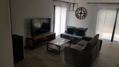 Télévision ou salle de divertissement dans l'établissement Maison récente pour vacances en Charente-Maritime