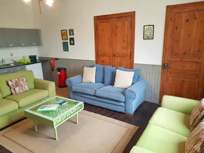 Coin salon dans l'établissement Les Gîtes de Fontenioux