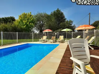 Piscine de l'établissement Les Gîtes de Fontenioux ou située à proximité