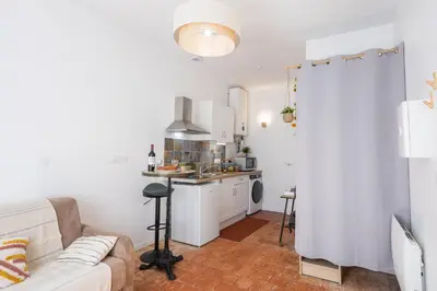 Cuisine ou kitchenette dans l'établissement Les Studios Paultrimoine