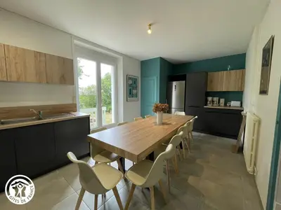 Cuisine ou kitchenette dans l'établissement Gîte spacieux proche sites naturels et Puy du Fou - FR-1-426-588