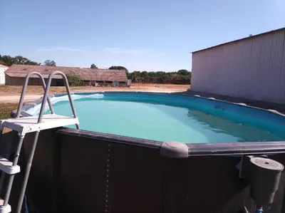 Piscine de l'établissement Camping les Petites Roches ou située à proximité