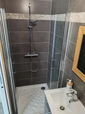 Salle de bains dans l'établissement Cottage Escale Nature & Sérénité - spa privatif