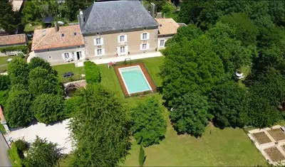 Jardin de l'établissement Le Logis de Limalonges