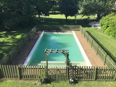 Piscine de l'établissement Le Logis de Limalonges ou située à proximité