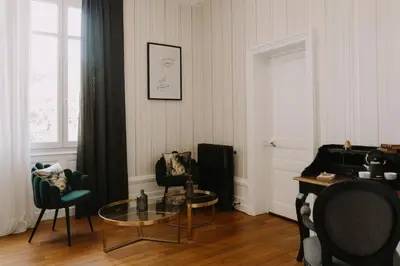Coin salon dans l'établissement le petit château de Célestine