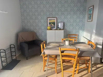 Cuisine ou kitchenette dans l'établissement Les Iles d'ici