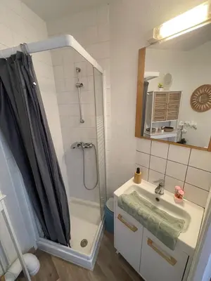 Salle de bains dans l'établissement Le repos poitevin Le Floral