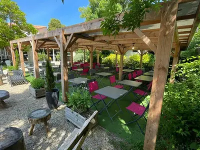 Jardin de l'établissement Chalet confortable avec terrasse pour 2 personnes - API-1-52-559