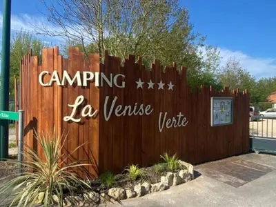 Certificat, récompense, panneau ou autre document affiché dans l'établissement Spacieux Chalet 3 Chambres avec Terrasse - API-1-52-660