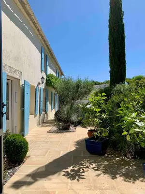 Jardin de l'établissement Maison au calme proche de La Rochelle