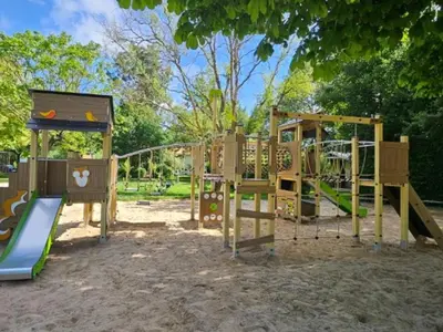 Aire de jeux pour enfants de l'établissement Chalet 36m² avec terrasse pour 5 personnes - Coulon - API-1-52-569