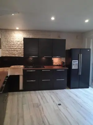 Cuisine ou kitchenette dans l'établissement The countryside in the ocean at La Rochelle with your feet in the barn