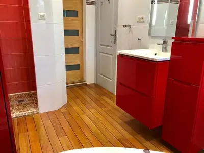 Salle de bains dans l'établissement The countryside in the ocean at La Rochelle with your feet in the barn