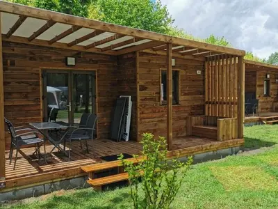Jardin de l'établissement Chalet 39m² pour 4 personnes avec terrasse - API-1-52-669