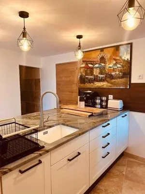 Cuisine ou kitchenette dans l'établissement Le Gîte de Magali