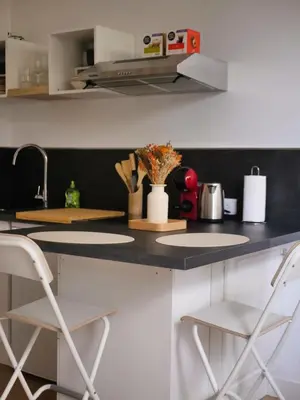 Cuisine ou kitchenette dans l'établissement Studio moderne Futuroscope - Clim & Grande Douche