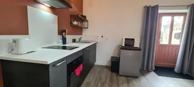 Cuisine ou kitchenette dans l'établissement Le Mezzo - Parking gratuit - 10min Poitiers Centre, CREPS, chantier SNCF - 5min Vouneuil-sous-Biard - Proche Domaine des Piliers