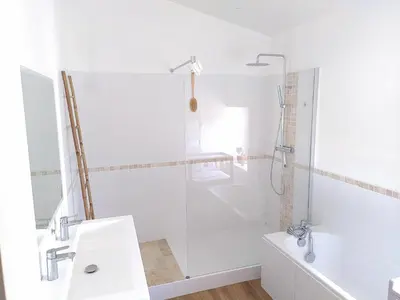 Salle de bains dans l'établissement La Chaume Gite Le Roseau Étoilé