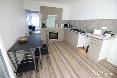 Cuisine ou kitchenette dans l'établissement Nest - Maison Rénovée, Parking gratuit, Fibre