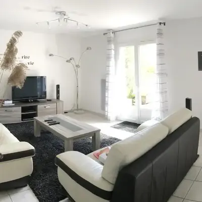 Maison contemporaine au calme avec jardin arboré